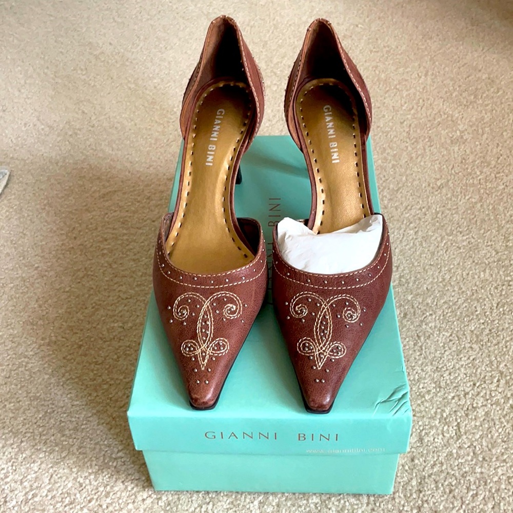 Gianni Bini brown leather heels